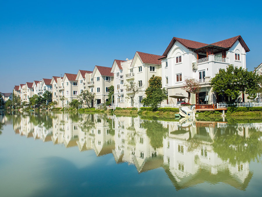 Resort-style villas in Vinhomes Riverside