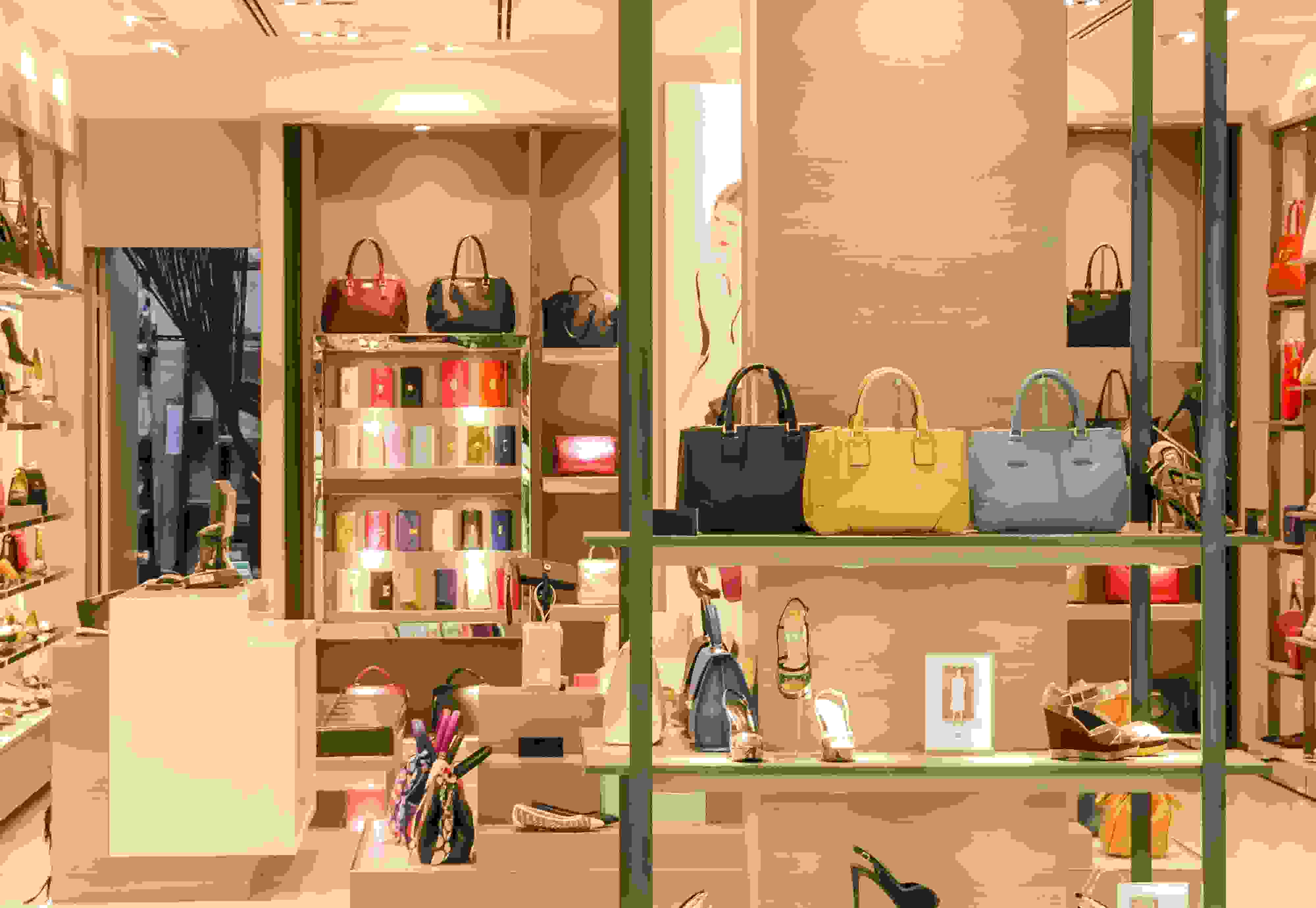 From Clutches to Totes: The Latest Handbag Trends for the Season