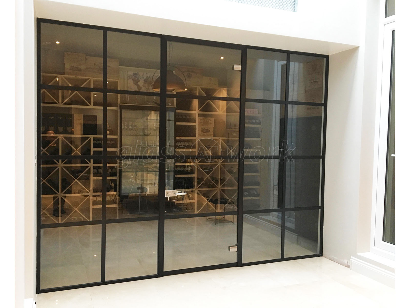 Can glass partitions be customised?