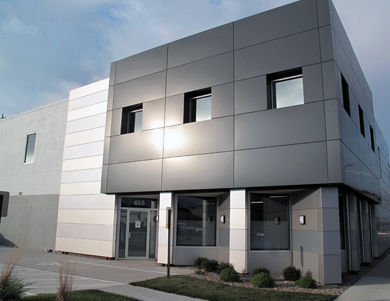 What are the benefits of using aluminium composite panels?
