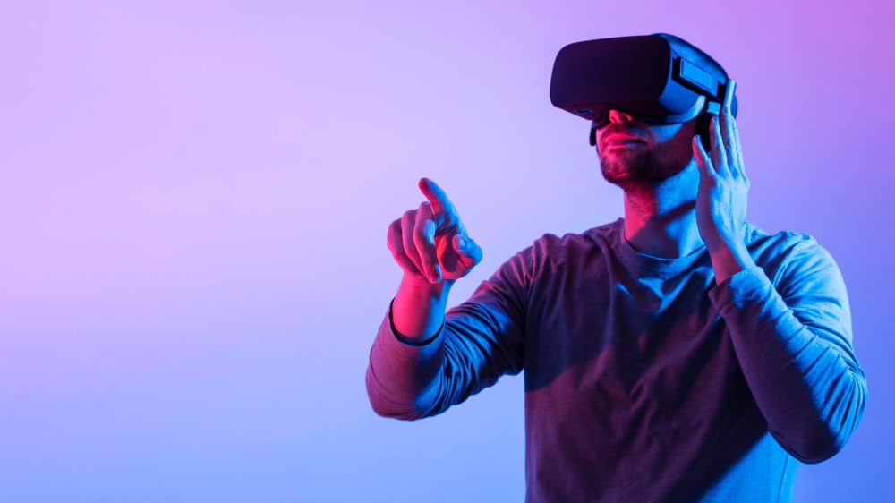 The Impact of Virtual Reality in Online Gaming: Escaping to a New Dimension
