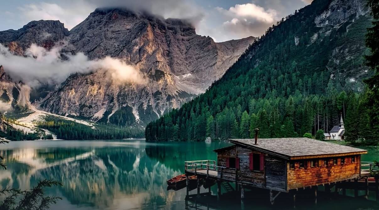 10 Most Highly-Commercialized Tourism Attractions located in Ontario, Canada