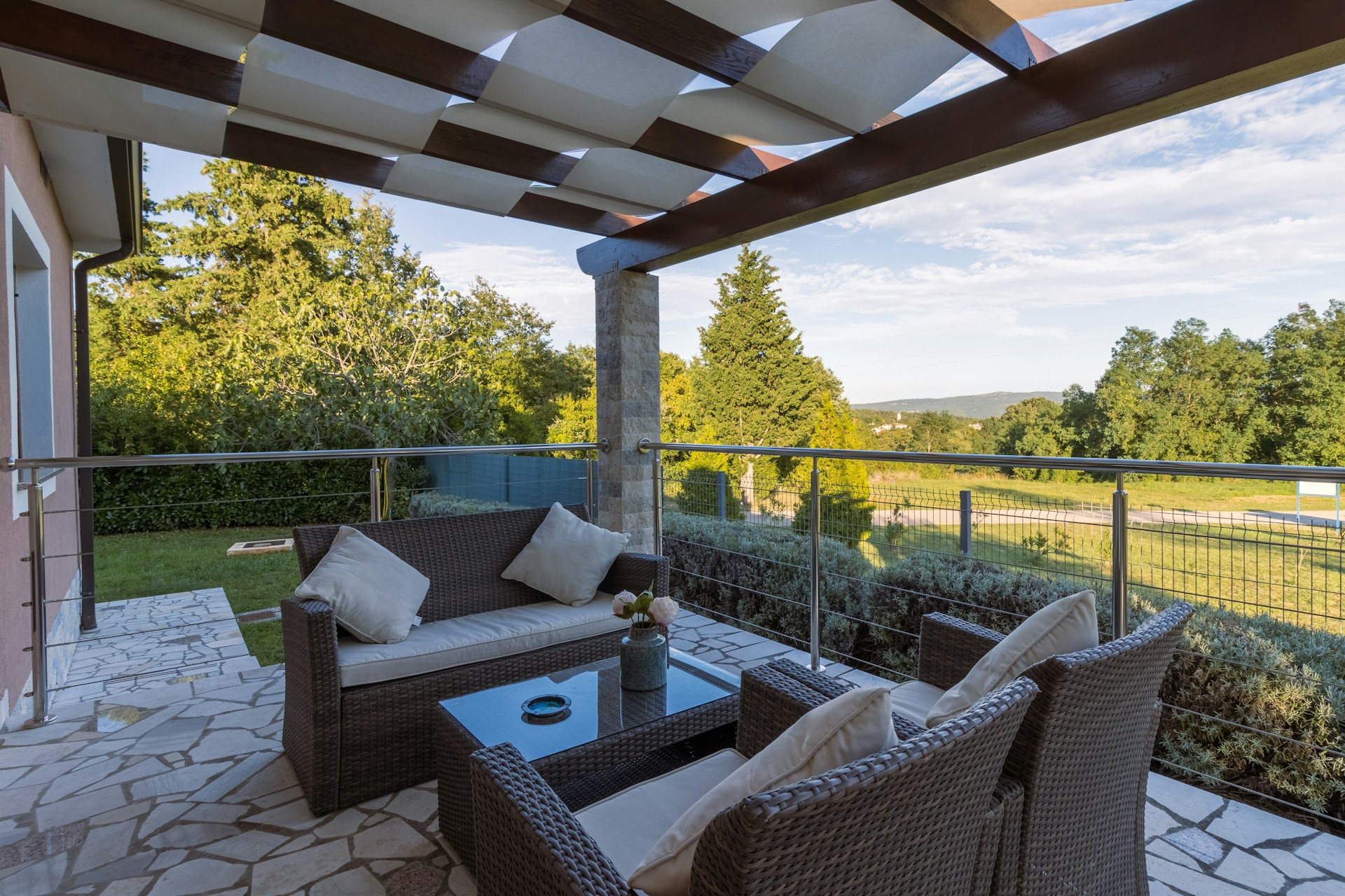 Selling the Shade: The Dos and Don'ts of Marketing Exterior Screens