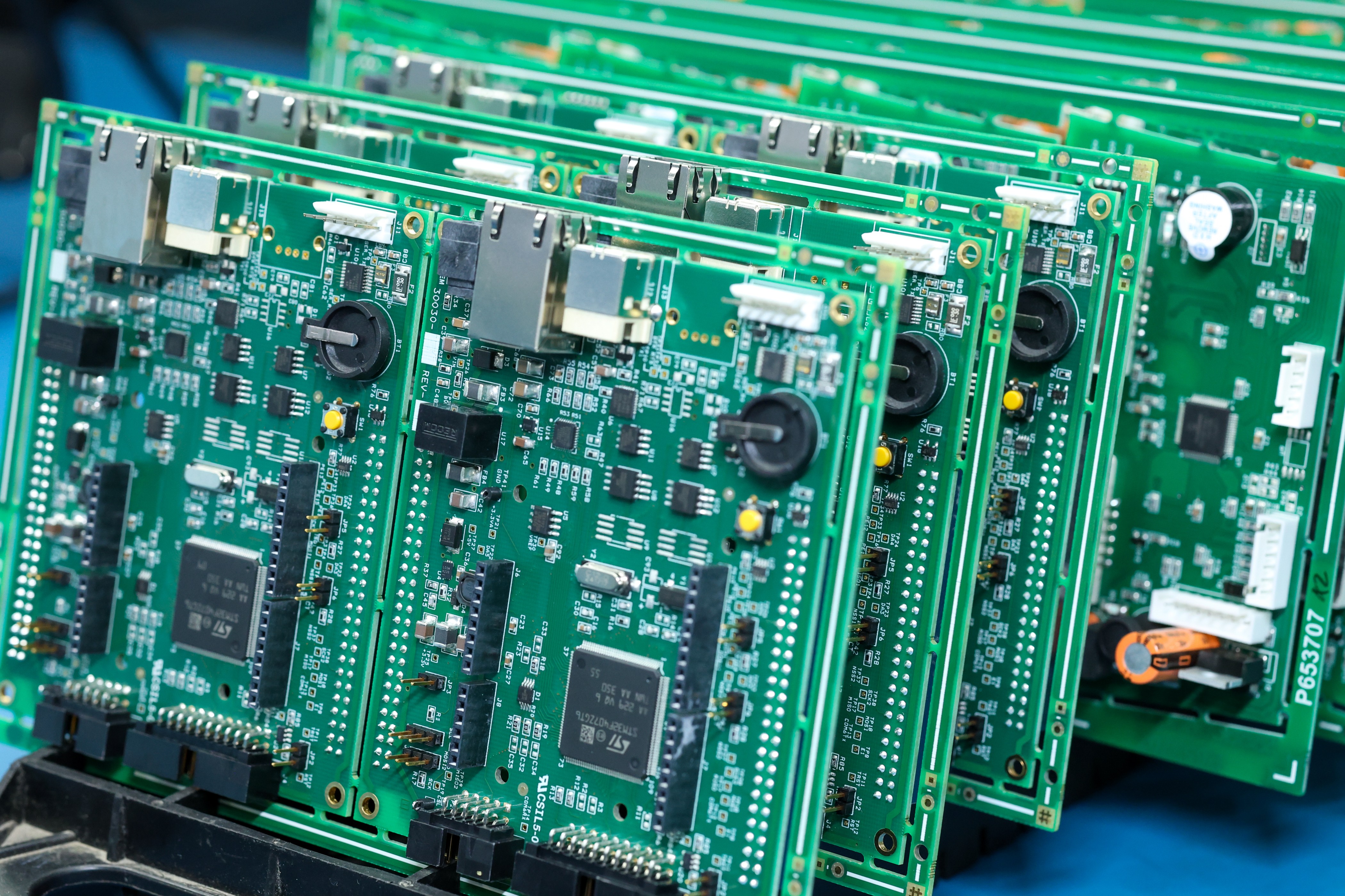 How Do Advancements In PCB Design Improve The Connectivity And Power Efficiency In IoT Devices?
