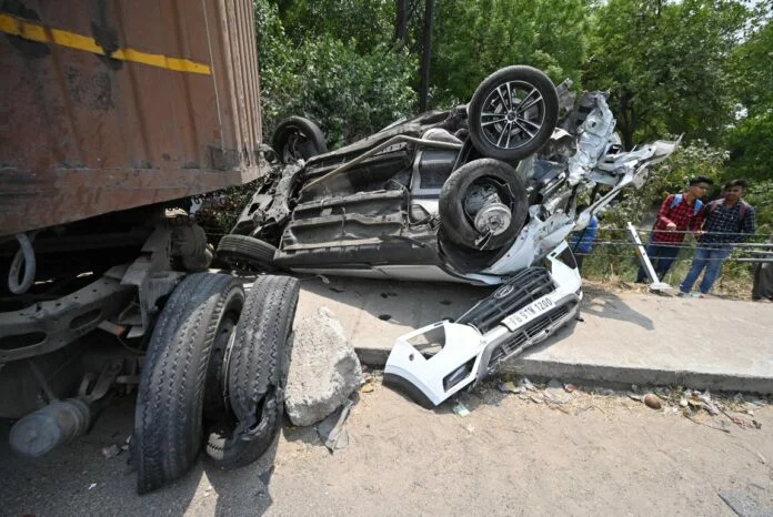 Accident: नेता संदीप देशपांडे पर अज्ञात लोगों ने किया हमला, भीषण कार हादसे में यहां 6 लोगों ने गवाई जान
