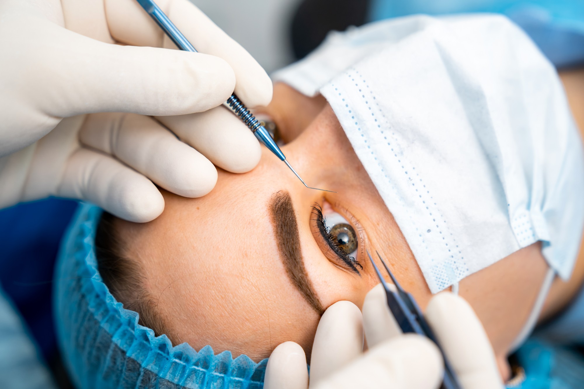 Finding the Perfect Contact Lenses: Expert Guidance from Dr. Ruchika Kedia in Thane