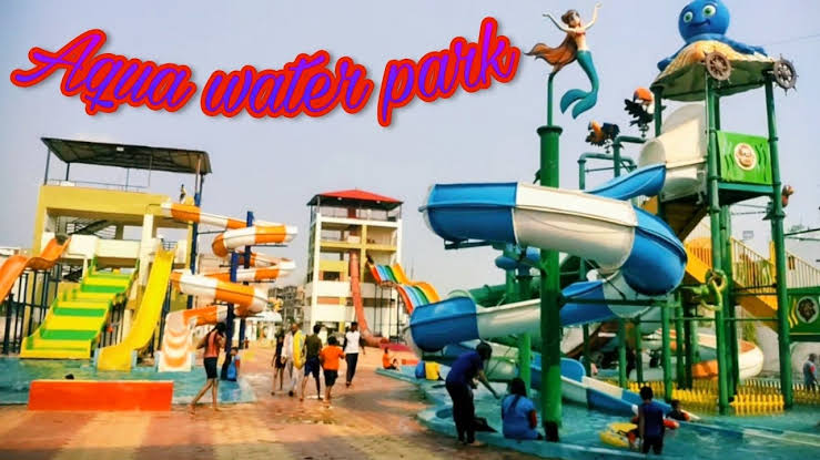 What is the best time to visit Danapur Water Park to avoid crowds?