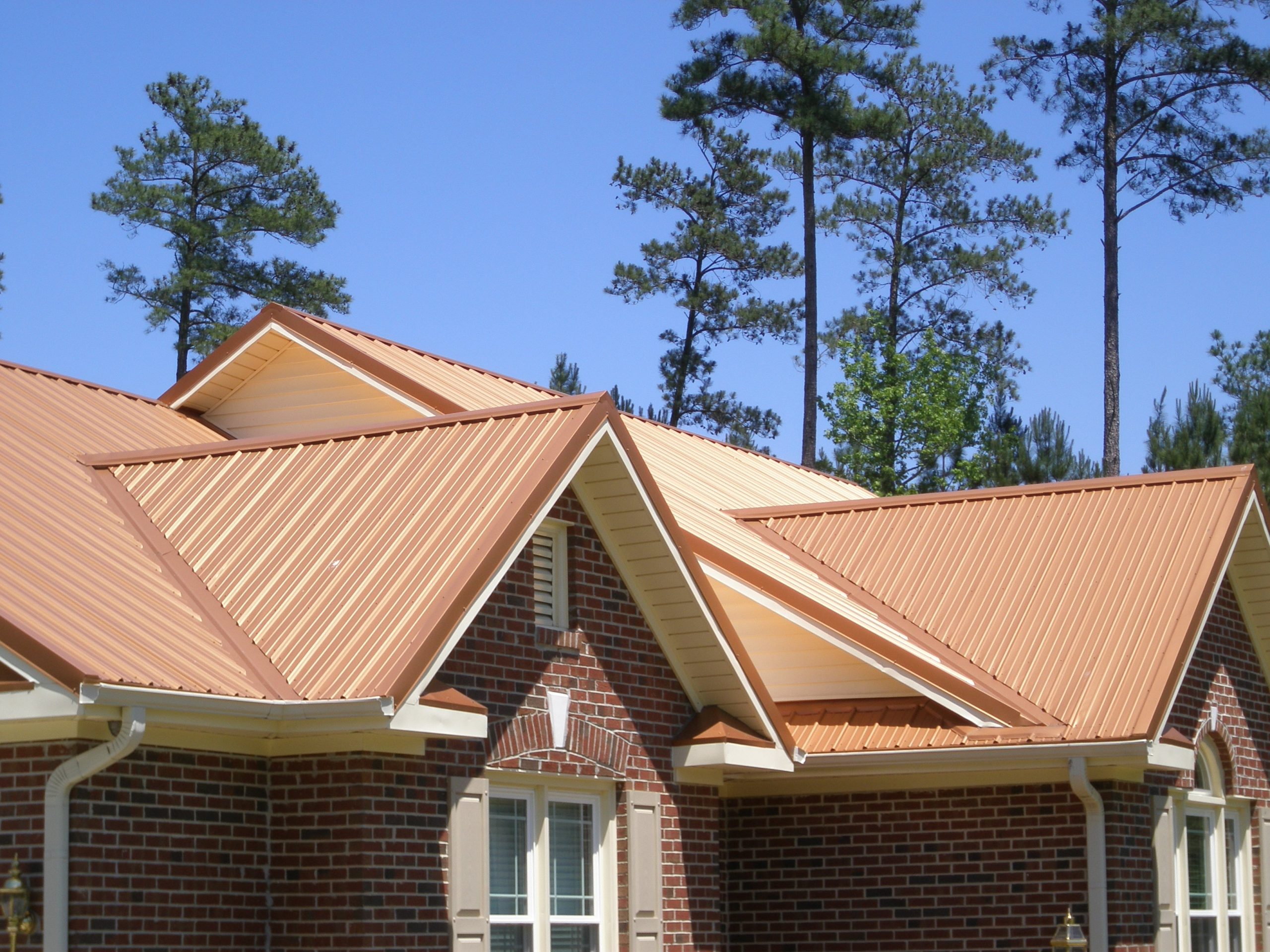 Why You Should Opt for a Roofing Company Instead of an Individual Contractor