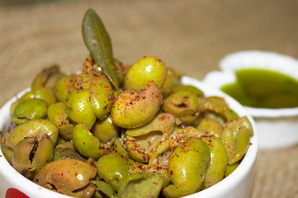 The Delicious Way To Enjoy Harold's Purdy Hot Pickles