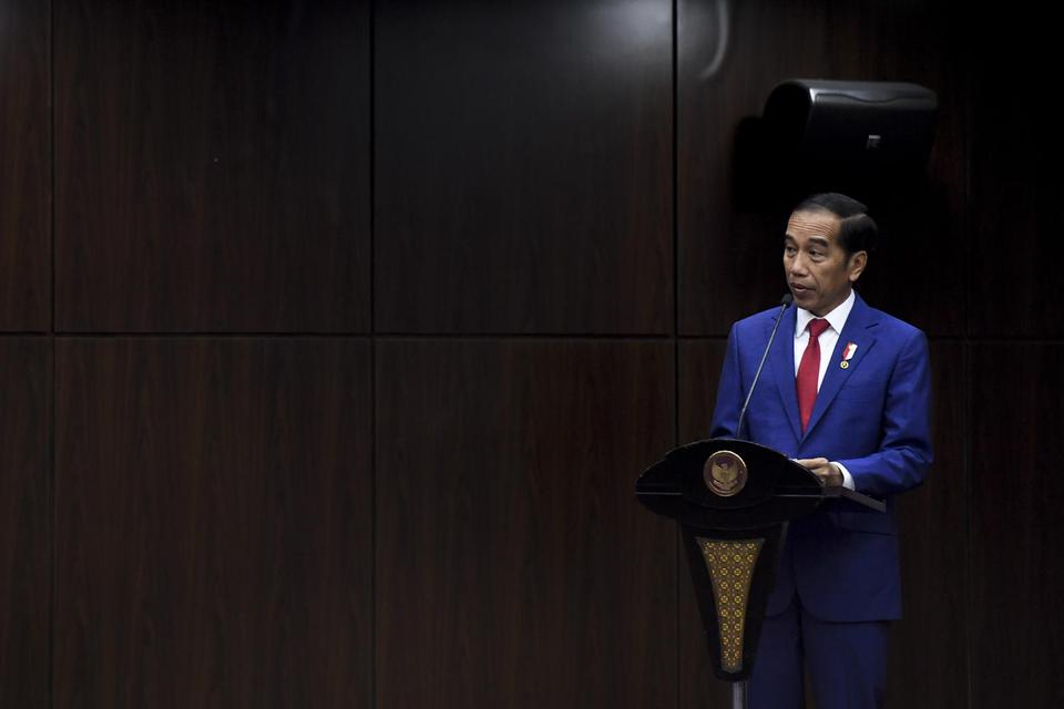 Jokowi Free Electricity Bills of Customers of 450 VA Mute the Impact of Corona