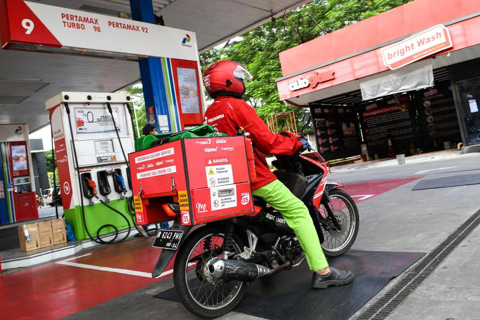The price of World Oil Plummeted, the Government is Still reviewing the Drop in FUEL Prices