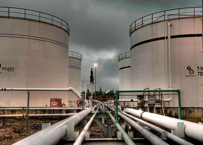 World Oil prices Stable Amid Falling U.S. Stockpiles