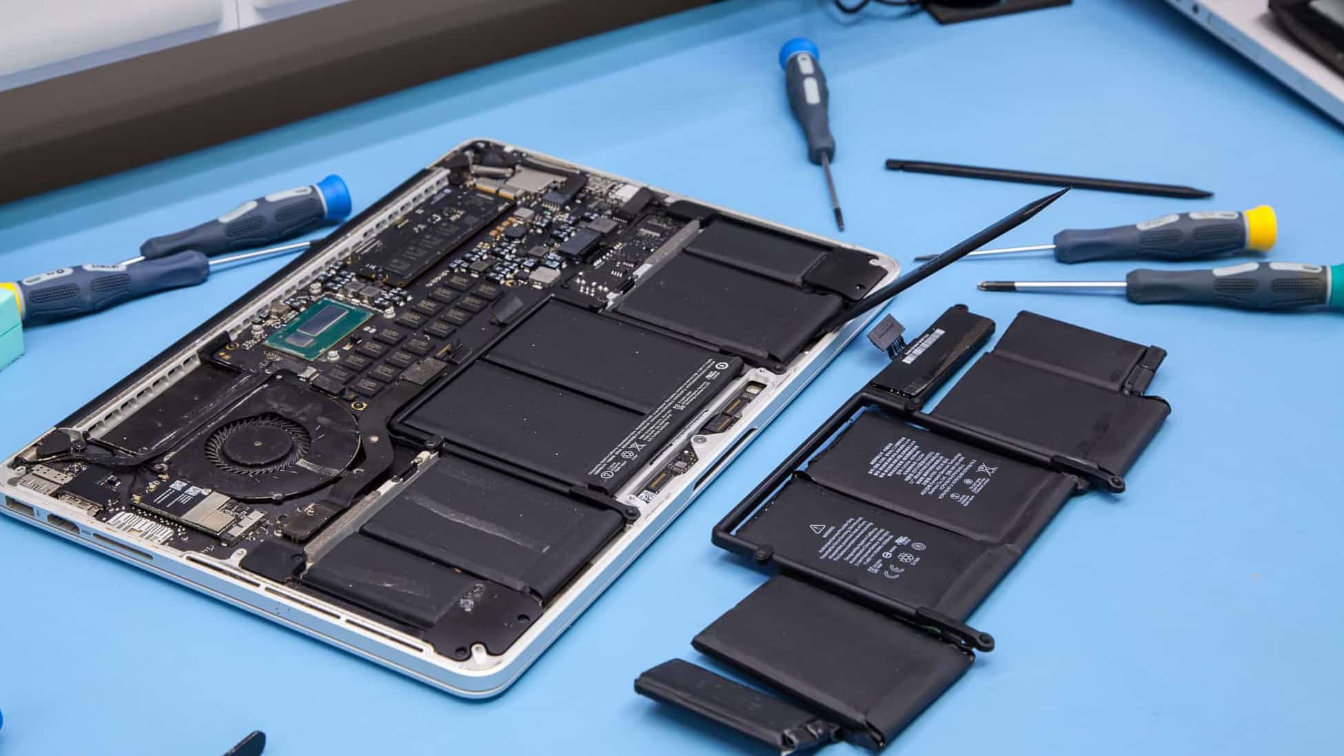MacBook Pro Battery Replacement: A Guide to Cost and Service by UTMiOS Solution