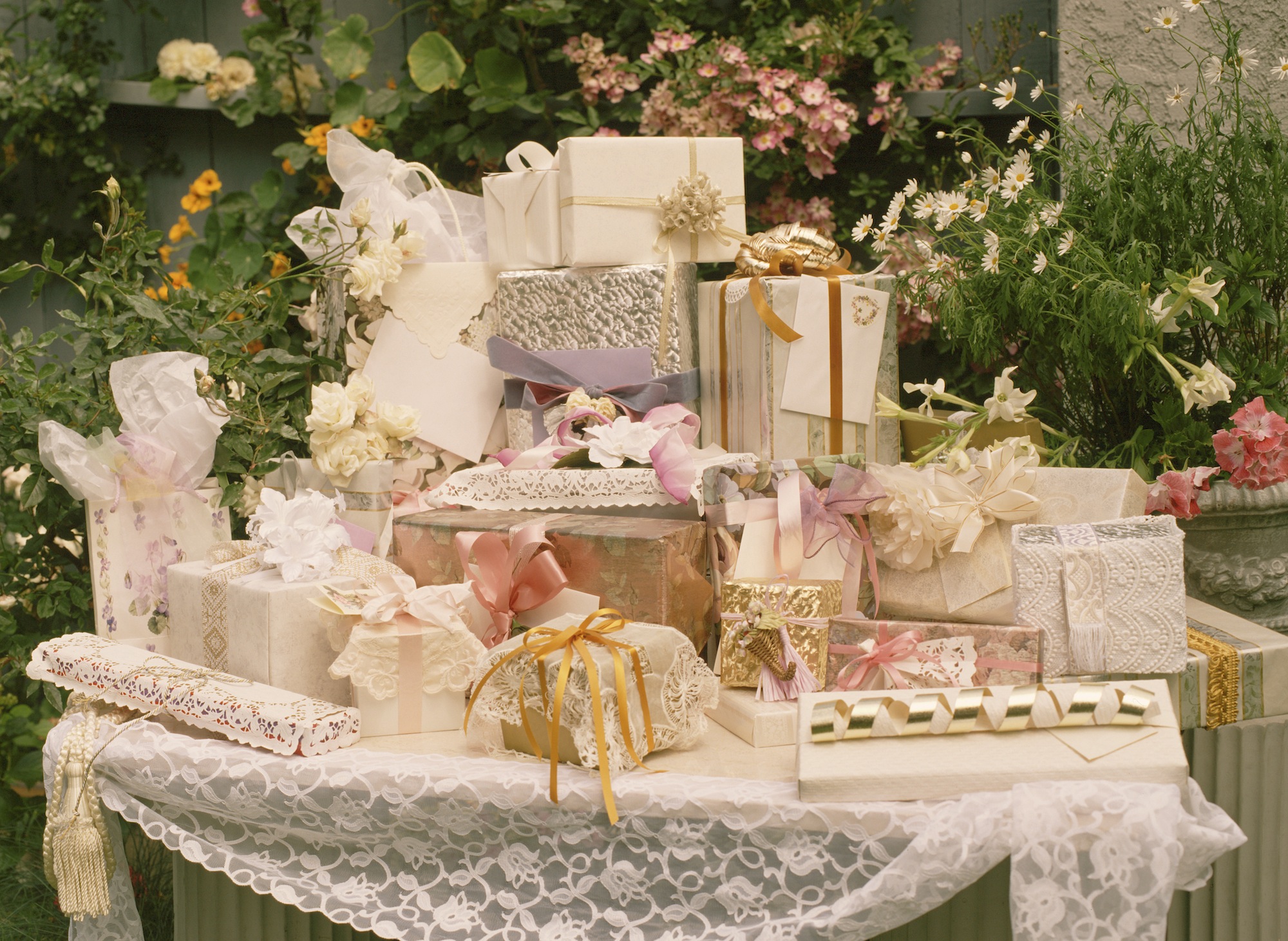 How to select the best Indian wedding gifts online?