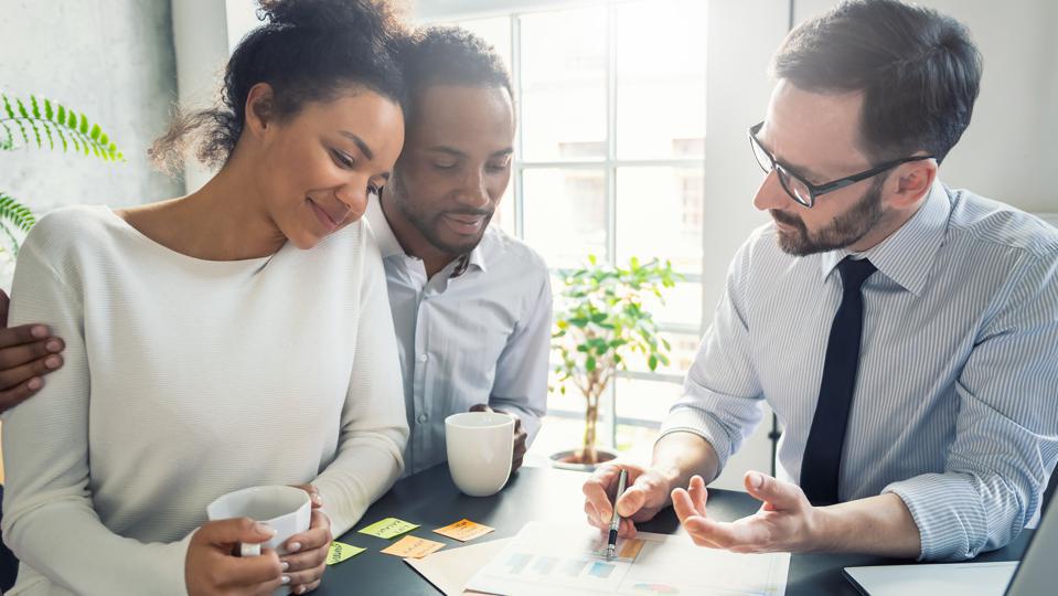 Navigating the London Housing Market: How a Mortgage Broker Can Help You Find the Right Home Loan