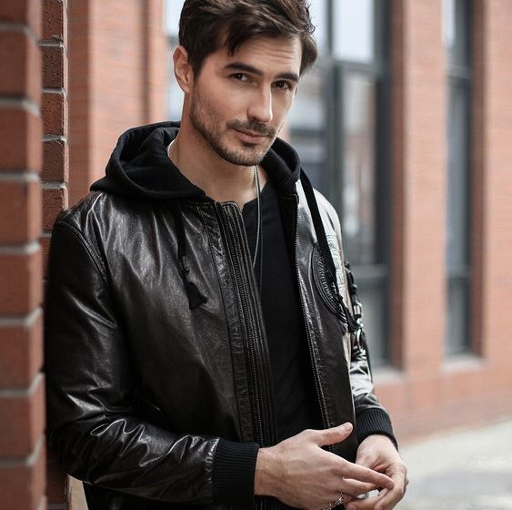 How to Wear a Men’s leather bomber jacket in 2023