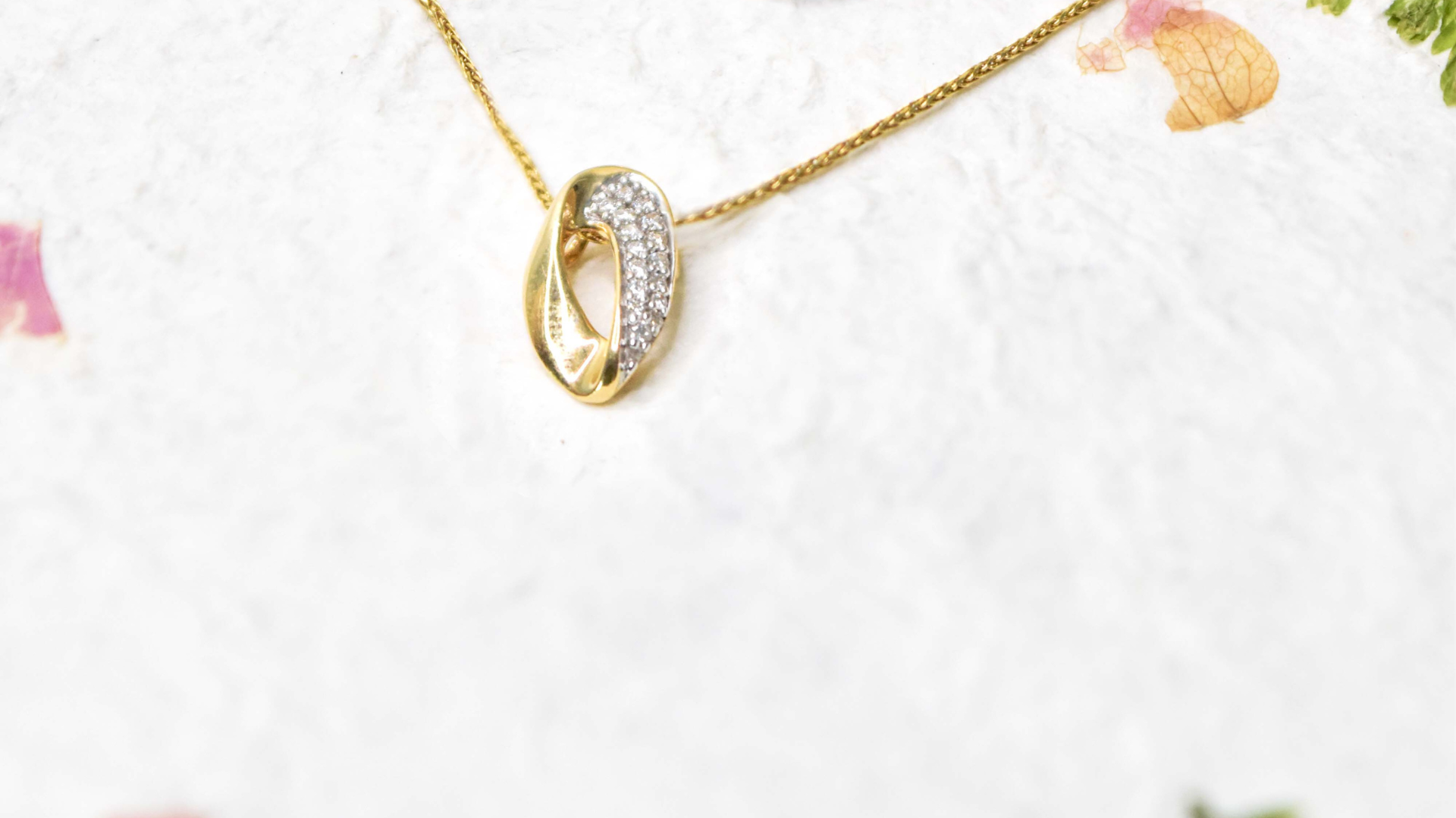 Dije con diamante una joya hermosa y eterna