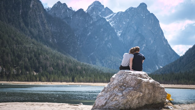 The Importance of Love Story Books for Adults In Strengthening Relationships