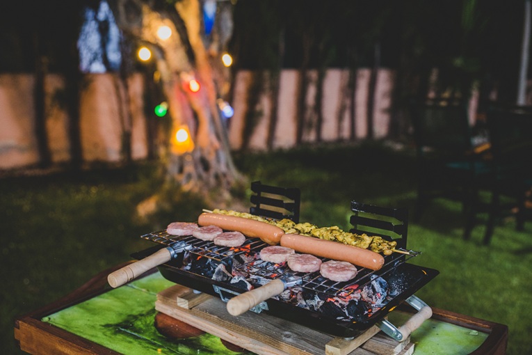 How Does Parrilla Box Customize Outdoor BBQ Catering Miami for Large Events?