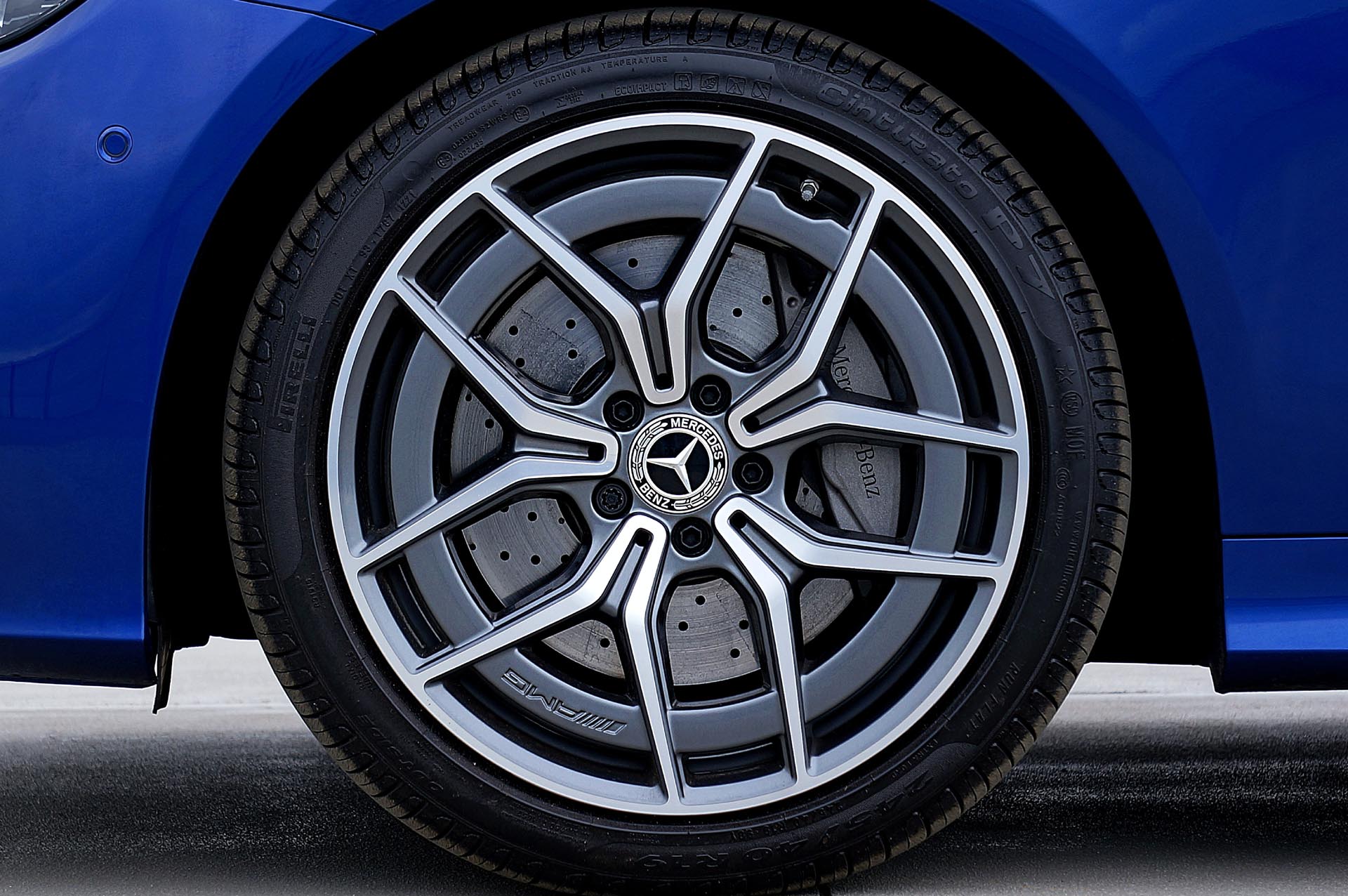 Original Equipment Tyres vs. Replacement Tyres: Which is Right for Your Vehicle?