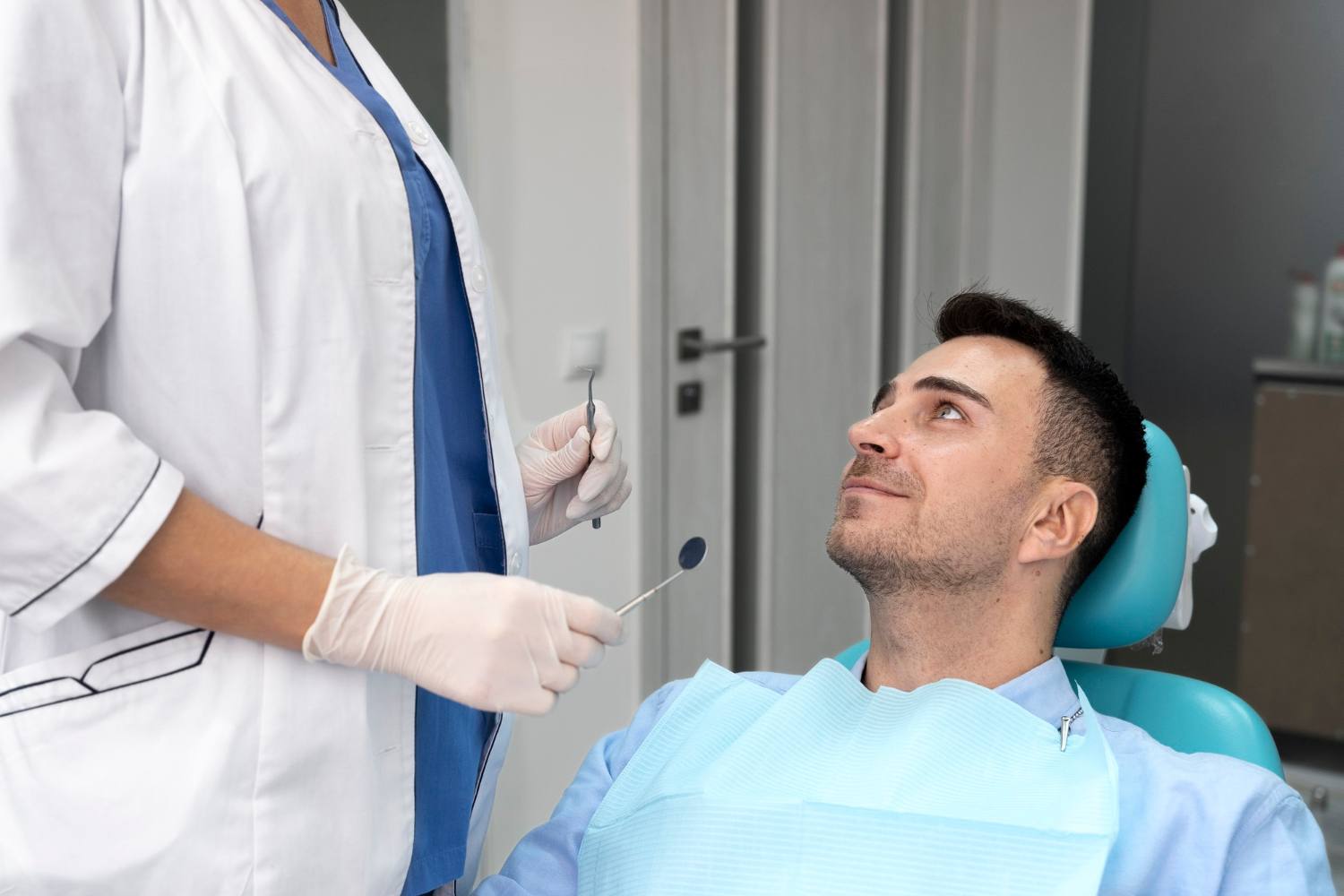 What is the Difference Between a Dentist and a Dental Clinic?