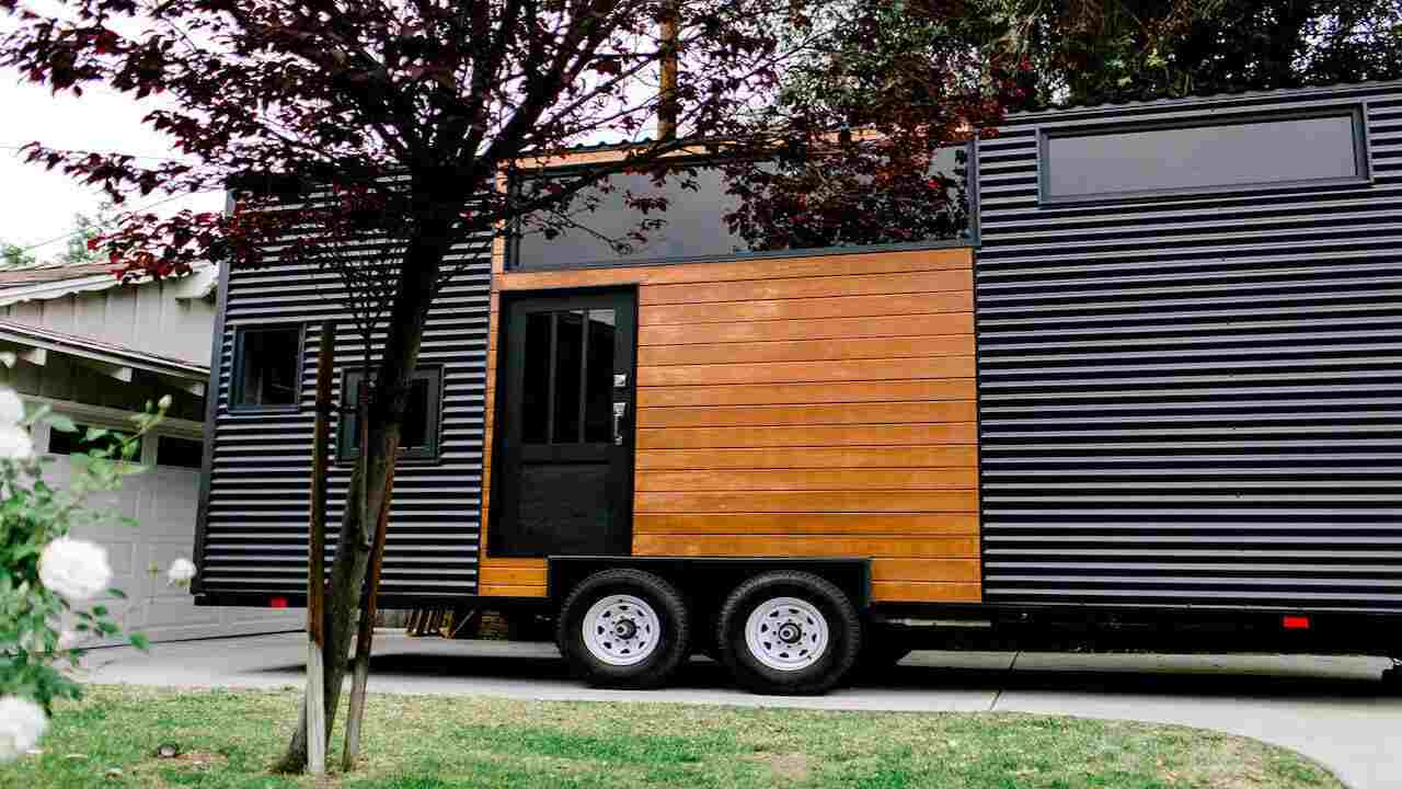 Tiny House Trend and Finding License Builder for Projects