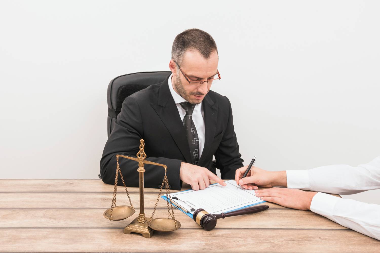 What is the Difference Between a Lawyer and a Prosecutor?