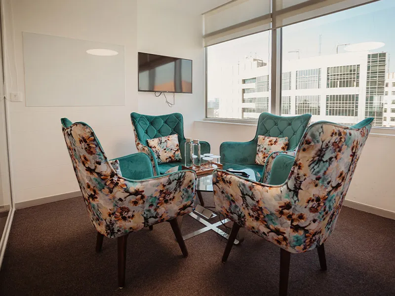 HOW TO FACILITATE COMMUNICATION WITHIN A COWORKING SPACE IN NOIDA