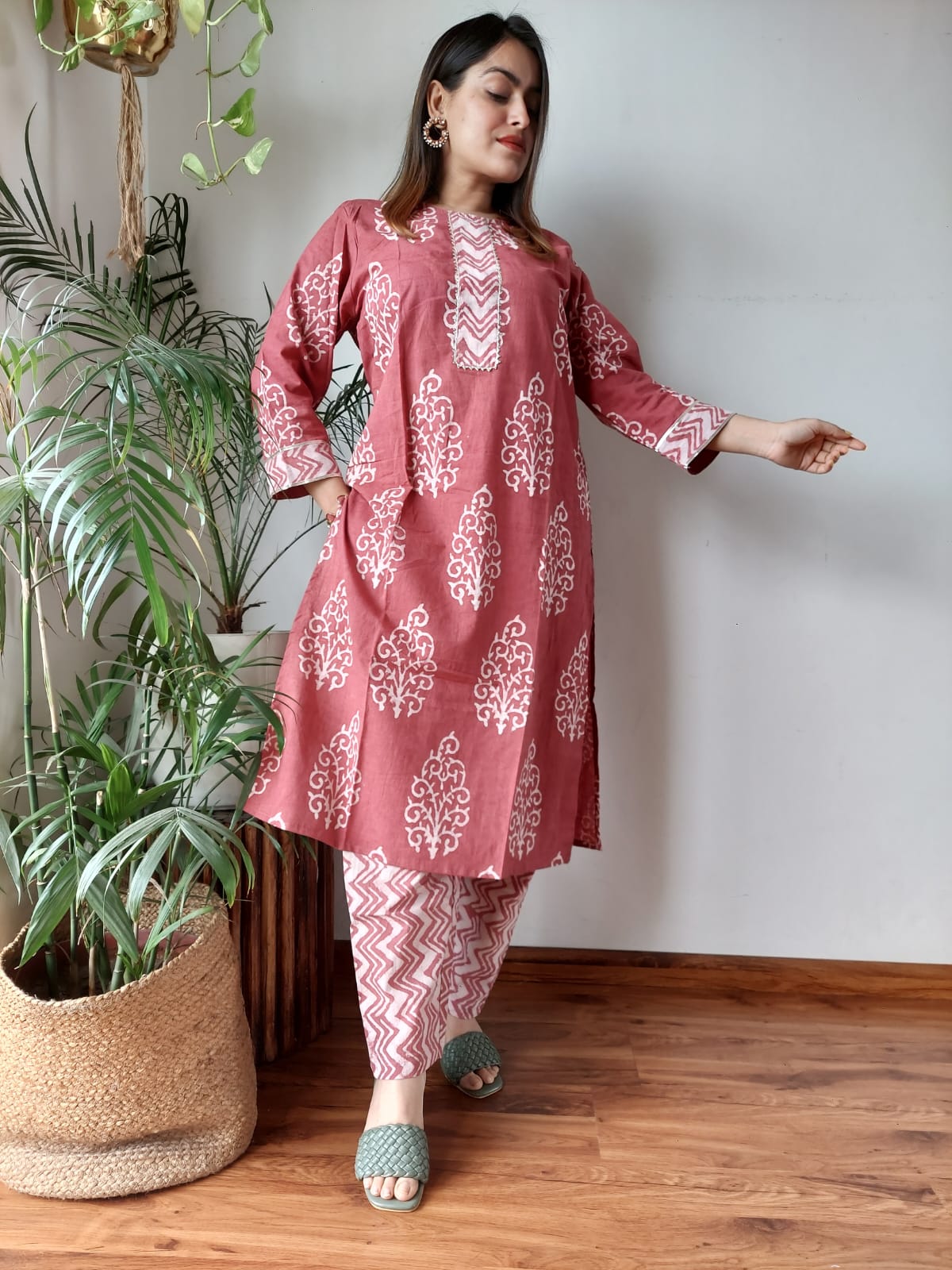 Unveiling the Qualities of the Best Cotton Kurtis and Cotton Sarees Manufacturers