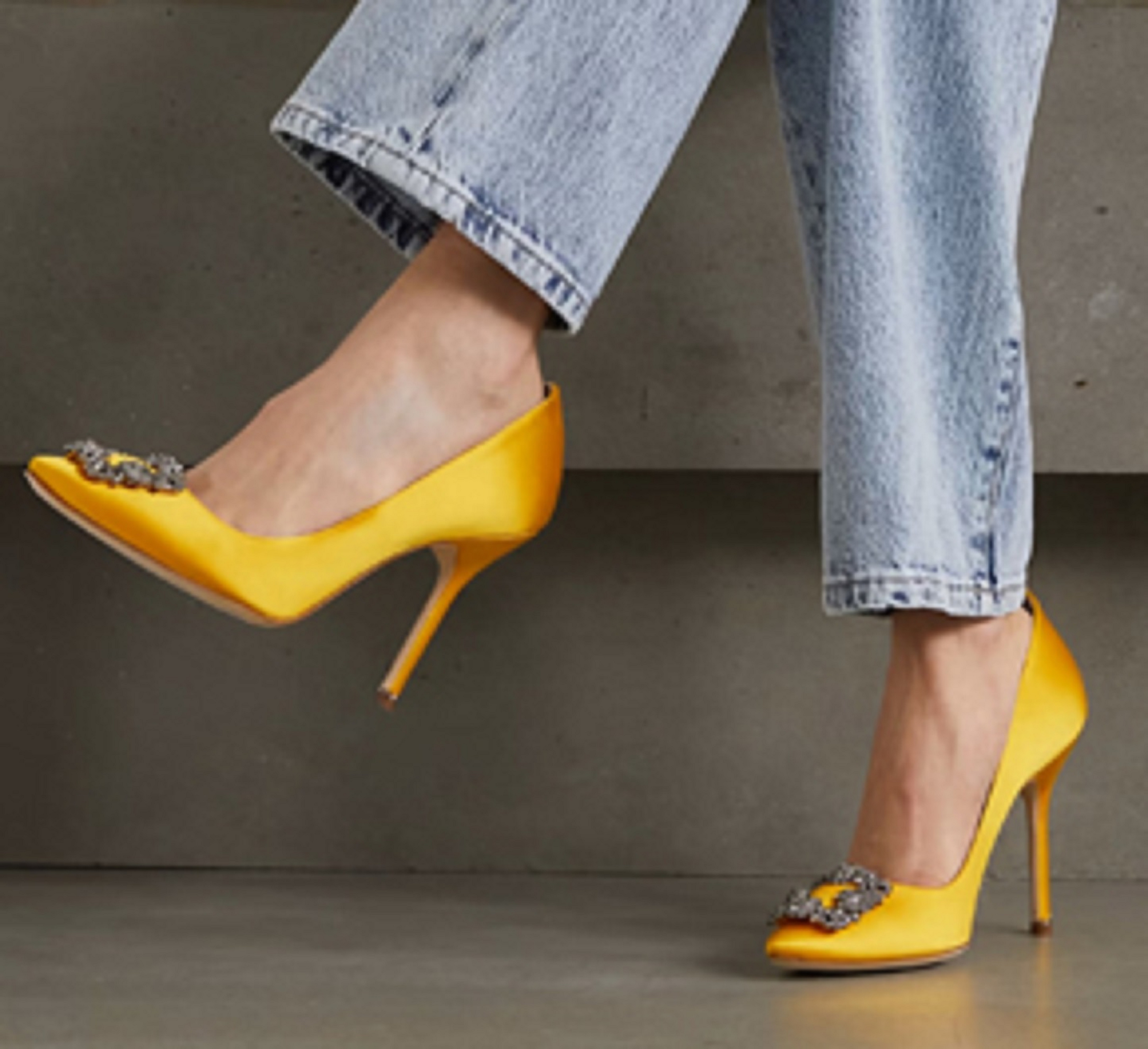 Benefits Of Buying Online Replica Shoes 