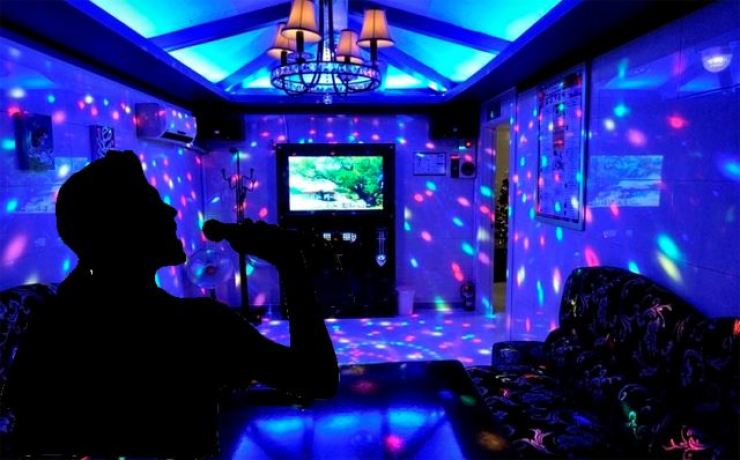 How Karaoke Rooms and Lounge Room Girls Elevate Your Entertainment Experience