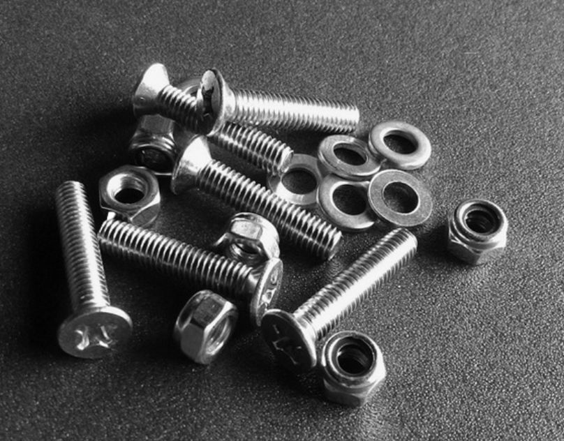 A Complete Guide to Stud Bolts: Grades, Coatings & Materials