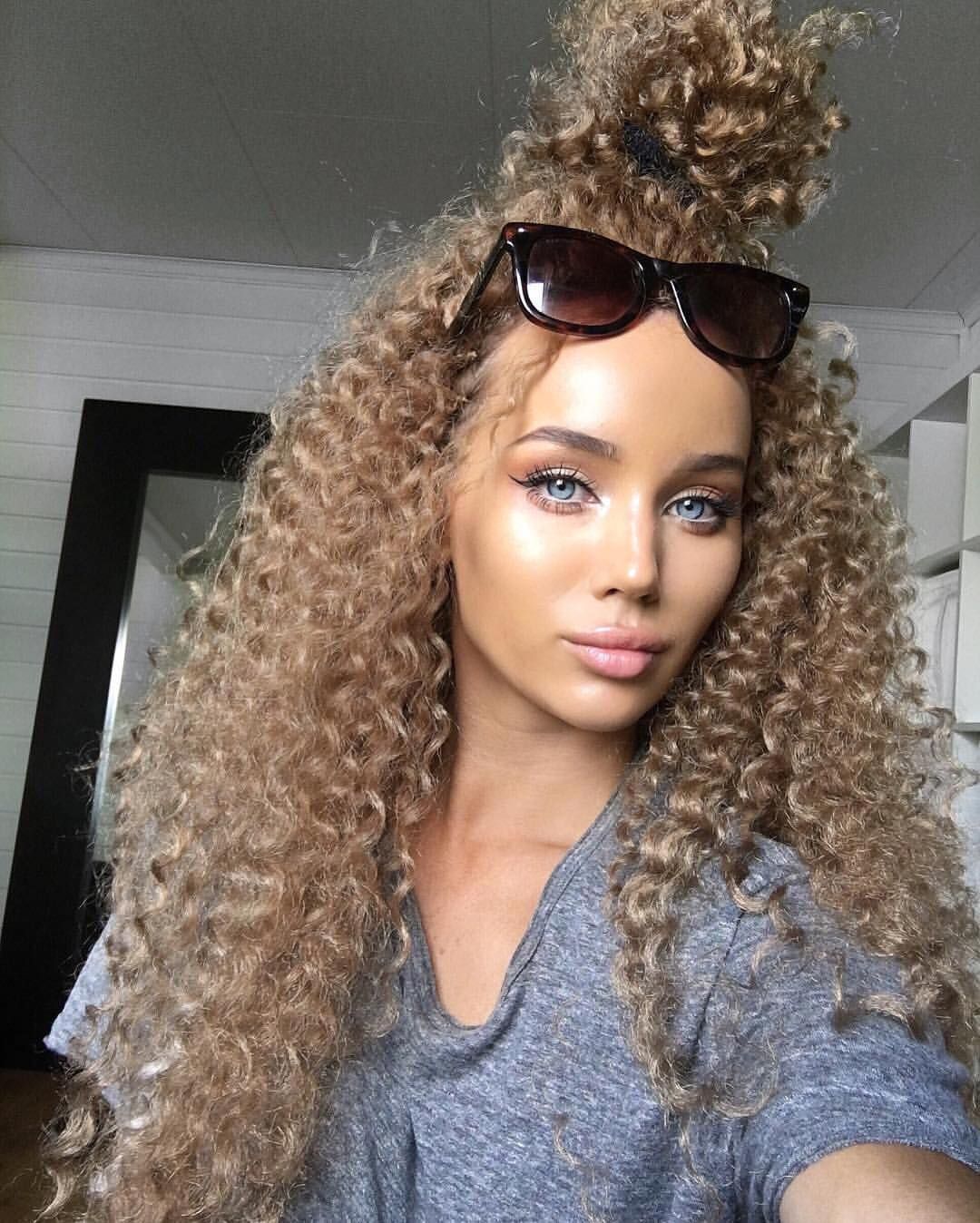 Curly Wigs: Embrace Texture, Volume, and Effortless Style