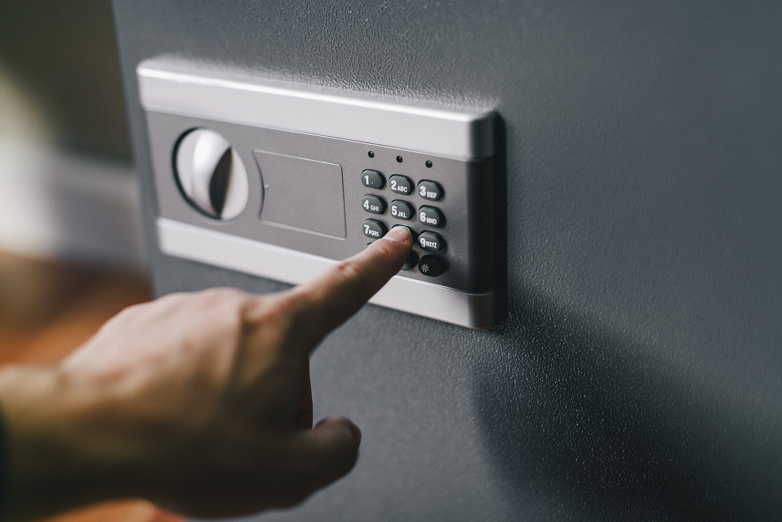 Safeguarding Valuables: The Role of a Modern Safe Technician