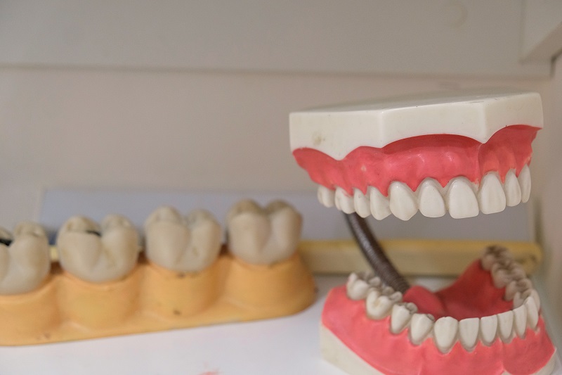 How to Choose the Right Dentures for Your Needs?