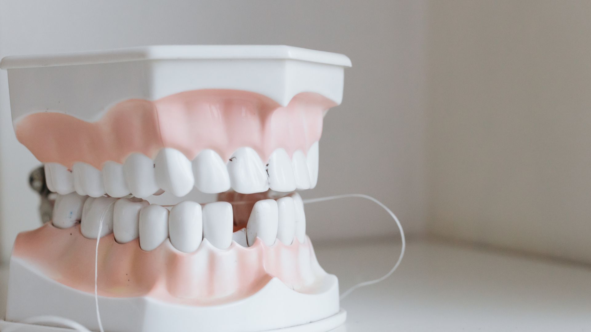 How to Choose a Dentist for Your Denture Needs: What to Look For