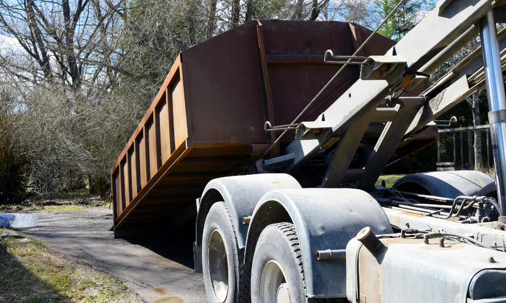 Don't Let Junk Pile Up: Rent a Roll Off Dumpster and Say Goodbye to Clutter