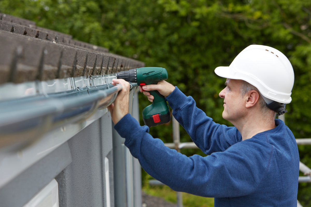 Emergency Roofing Services When to Call a 24/7 Roof Plumber
