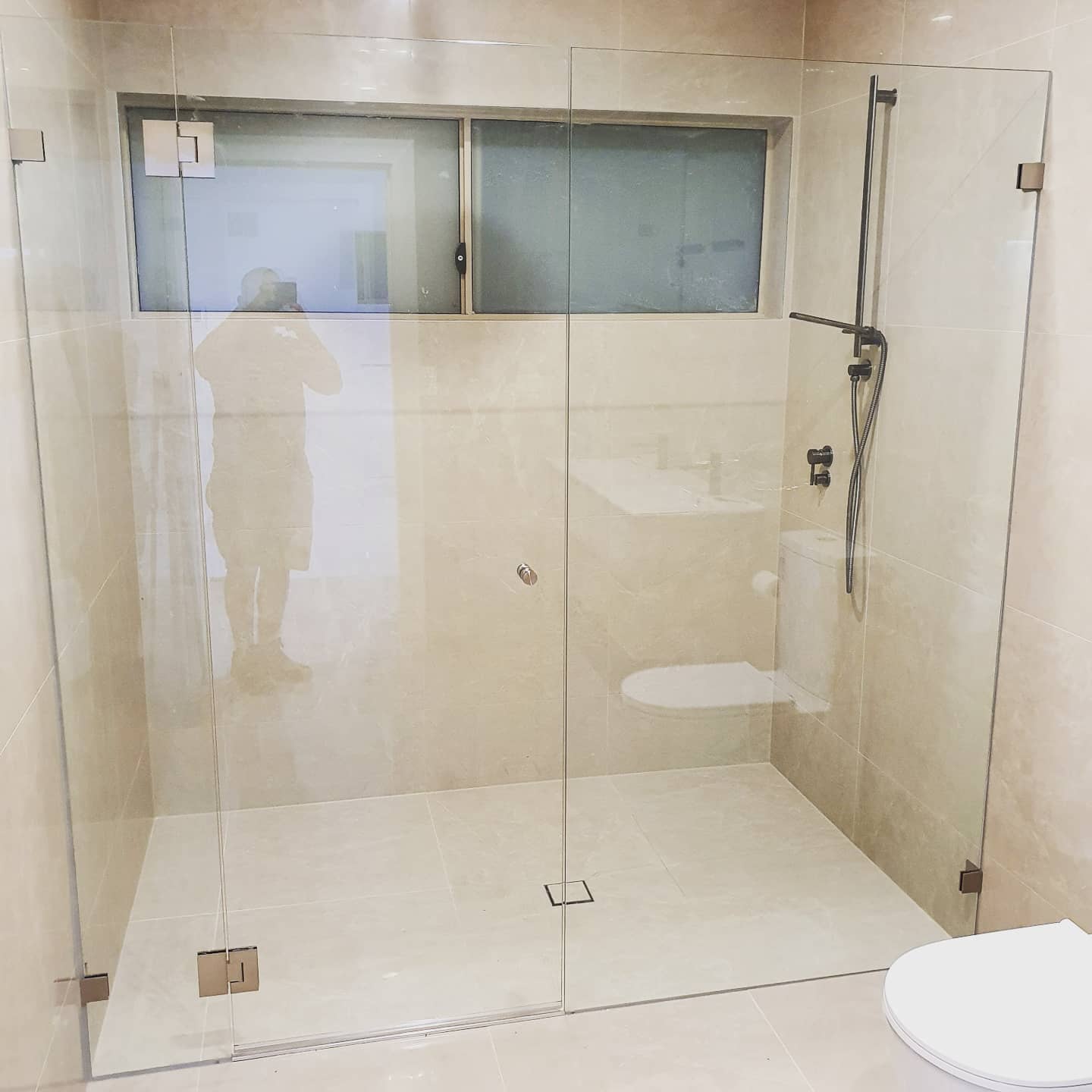 Shower Glass Contractor in Dubai