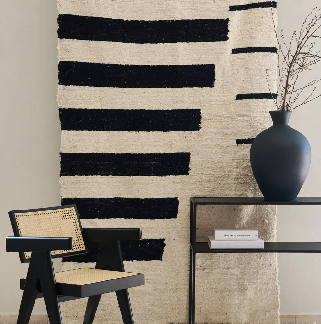 Transform Your Home with Stunning Rugs: Grey, Black & White, and More in Dubai