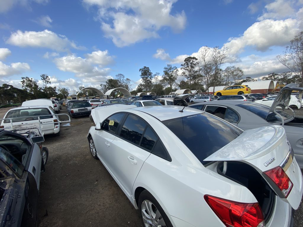 How Are Damaged Repairable Vehicles For Sale One Of The Good Option To Save Money?
