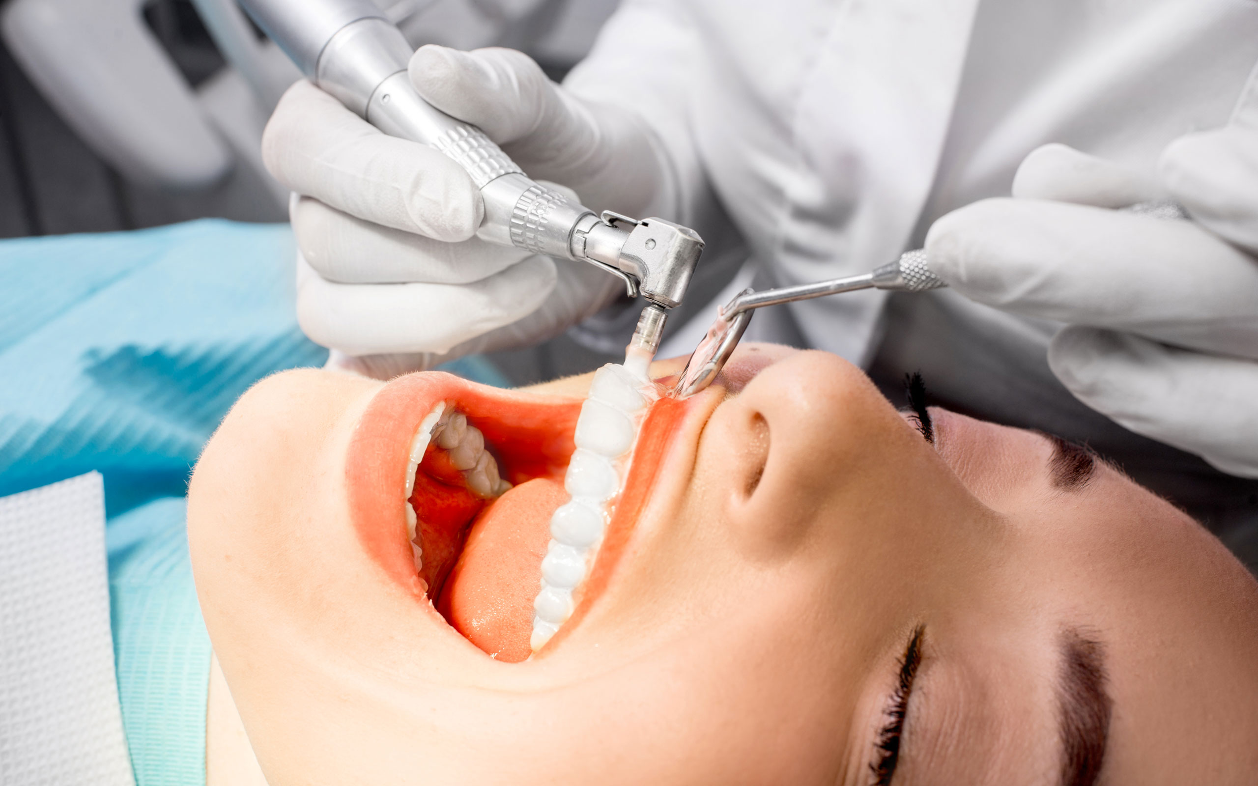 Orthodontic Treatment Options: Exploring Invisalign and Clear Braces