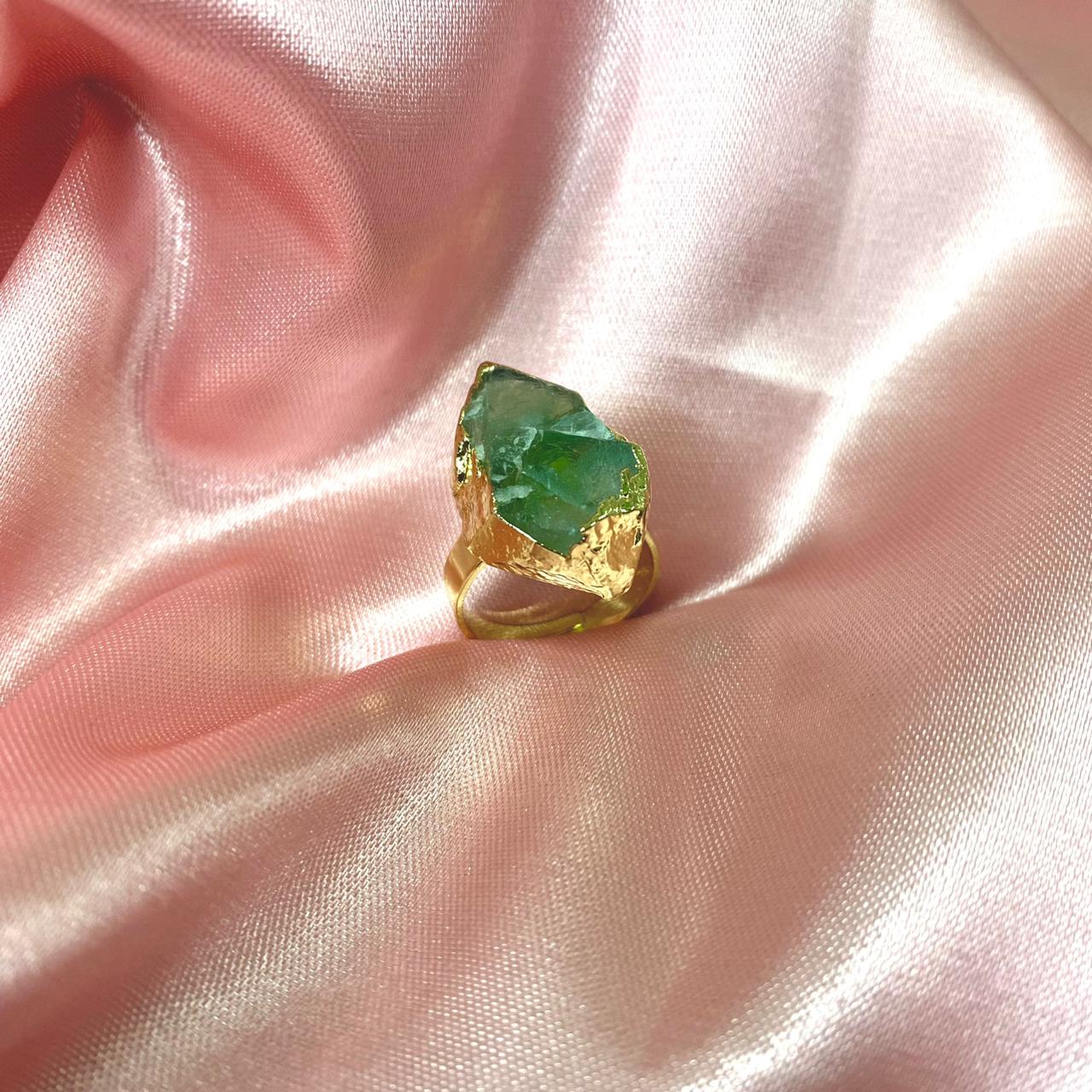 Anillos de cuarzo, piedras hermosas siendo parte de ti