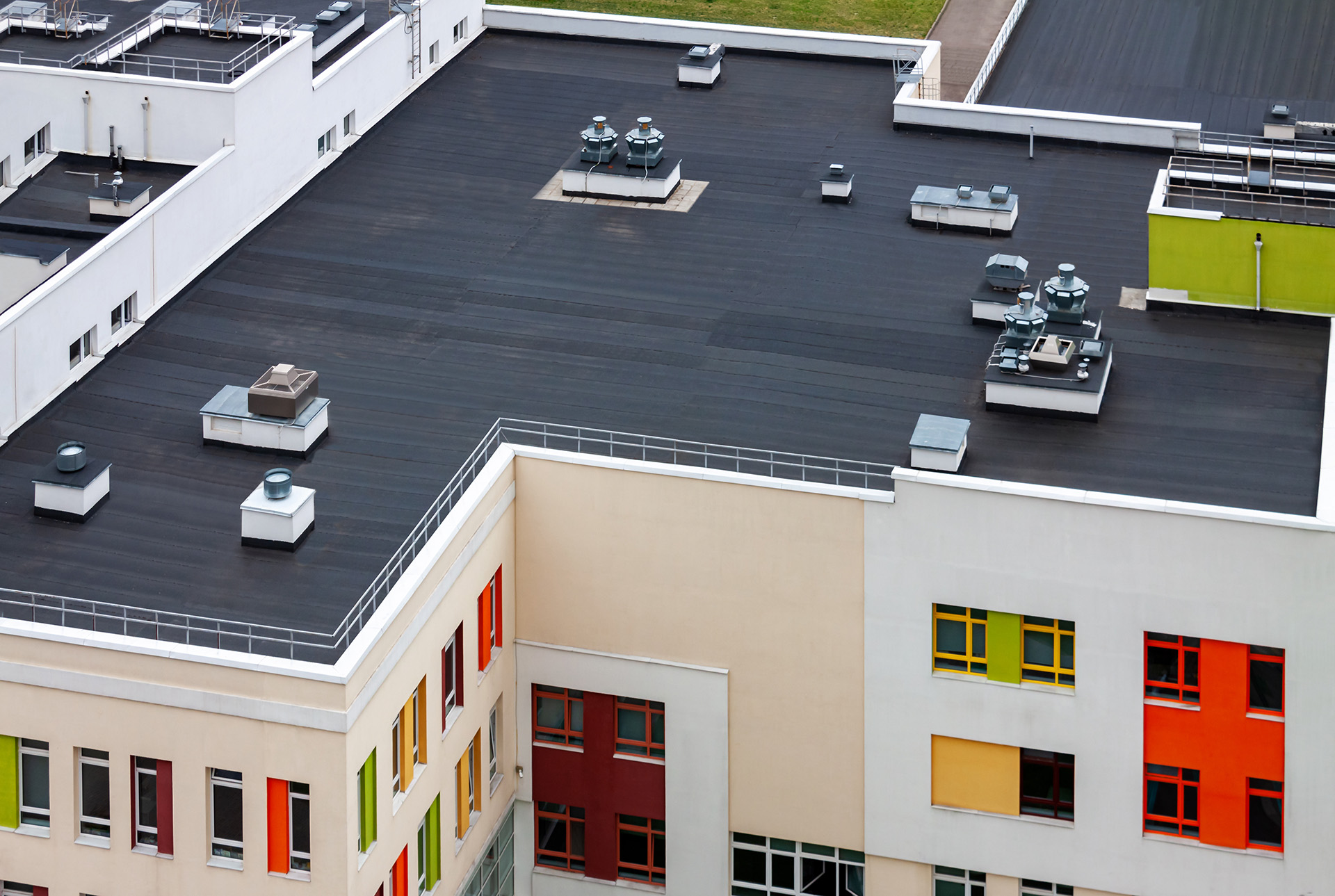 Optimizing Flat Roof Repairs for Enhanced Durability: A Comprehensive Guide by Complete Roofing Solutions