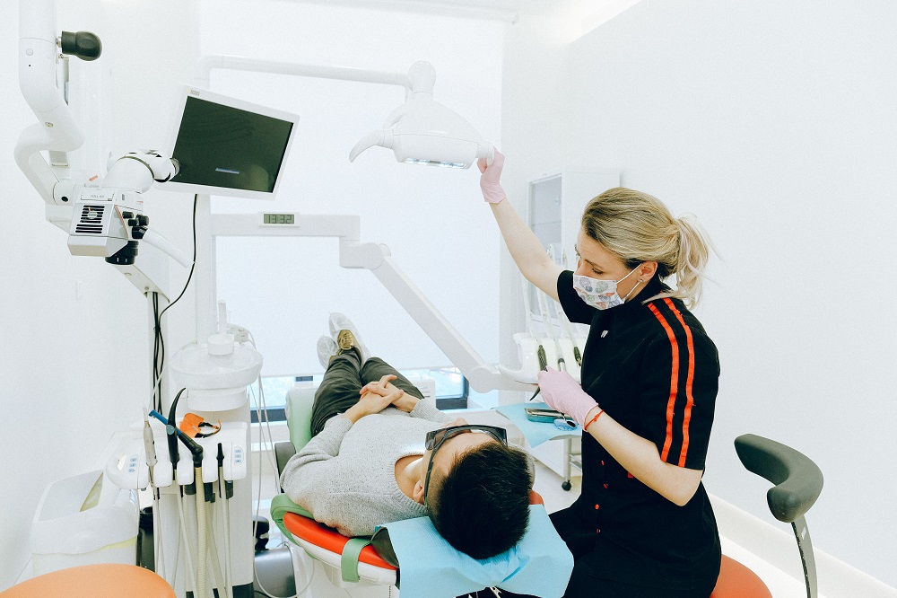 General Dentist vs. Dental Hygienist: Understanding the Differences!