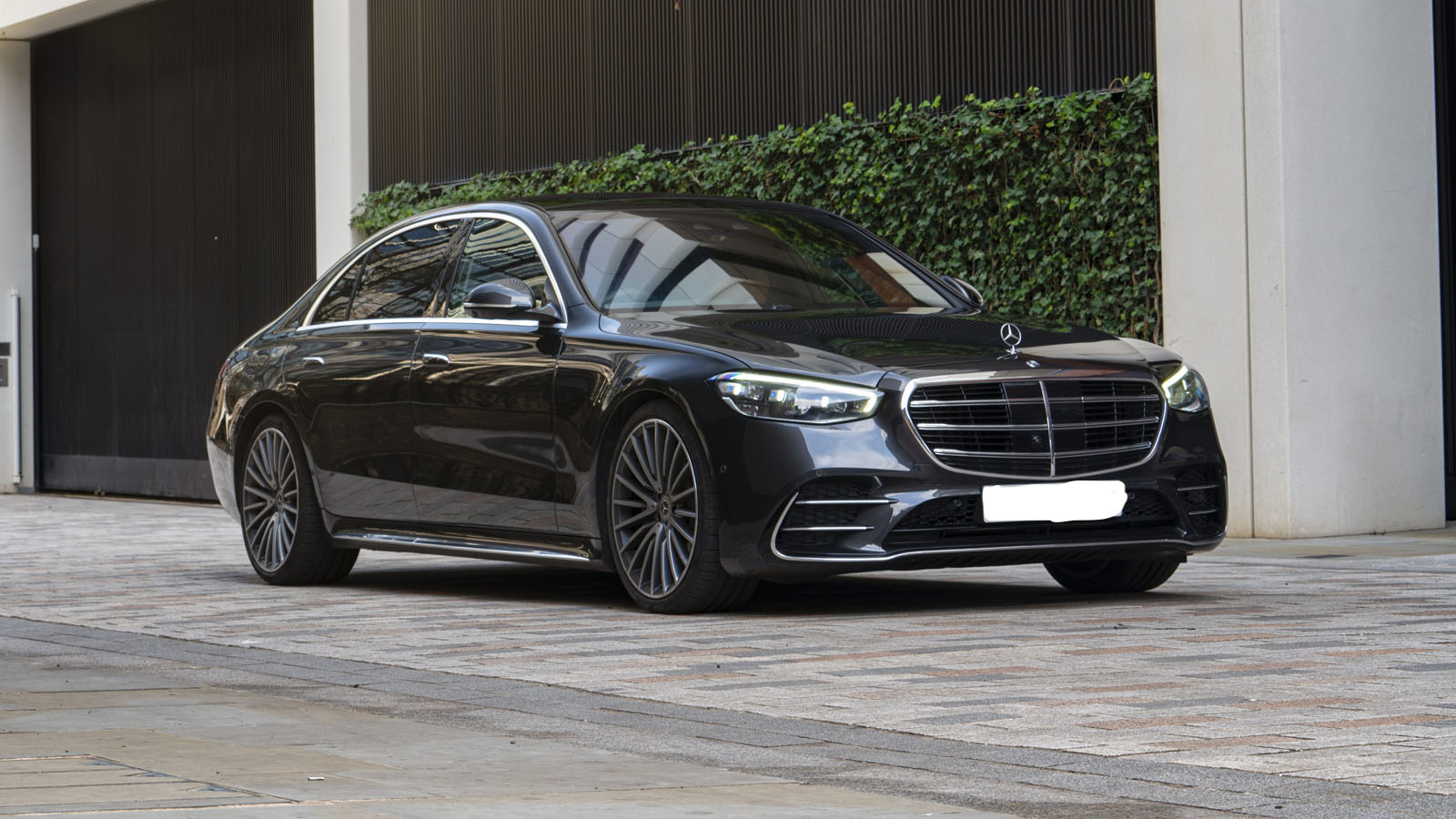 Advantages of Using a Chauffeur Service in Melbourne 