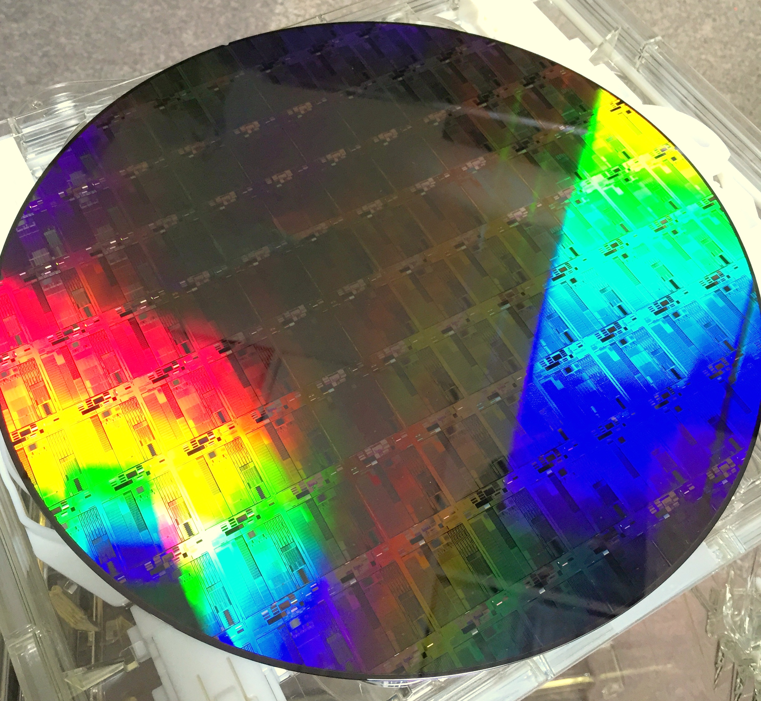 Rising Investments and Competitive Landscape: Mapping the Global Silicon Photonics Market 