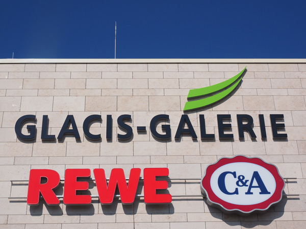 The Advantages of Choosing a Local Sign Company