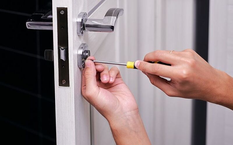 Swift Lock and Key Rescue: Instant Emergency Lockout Service