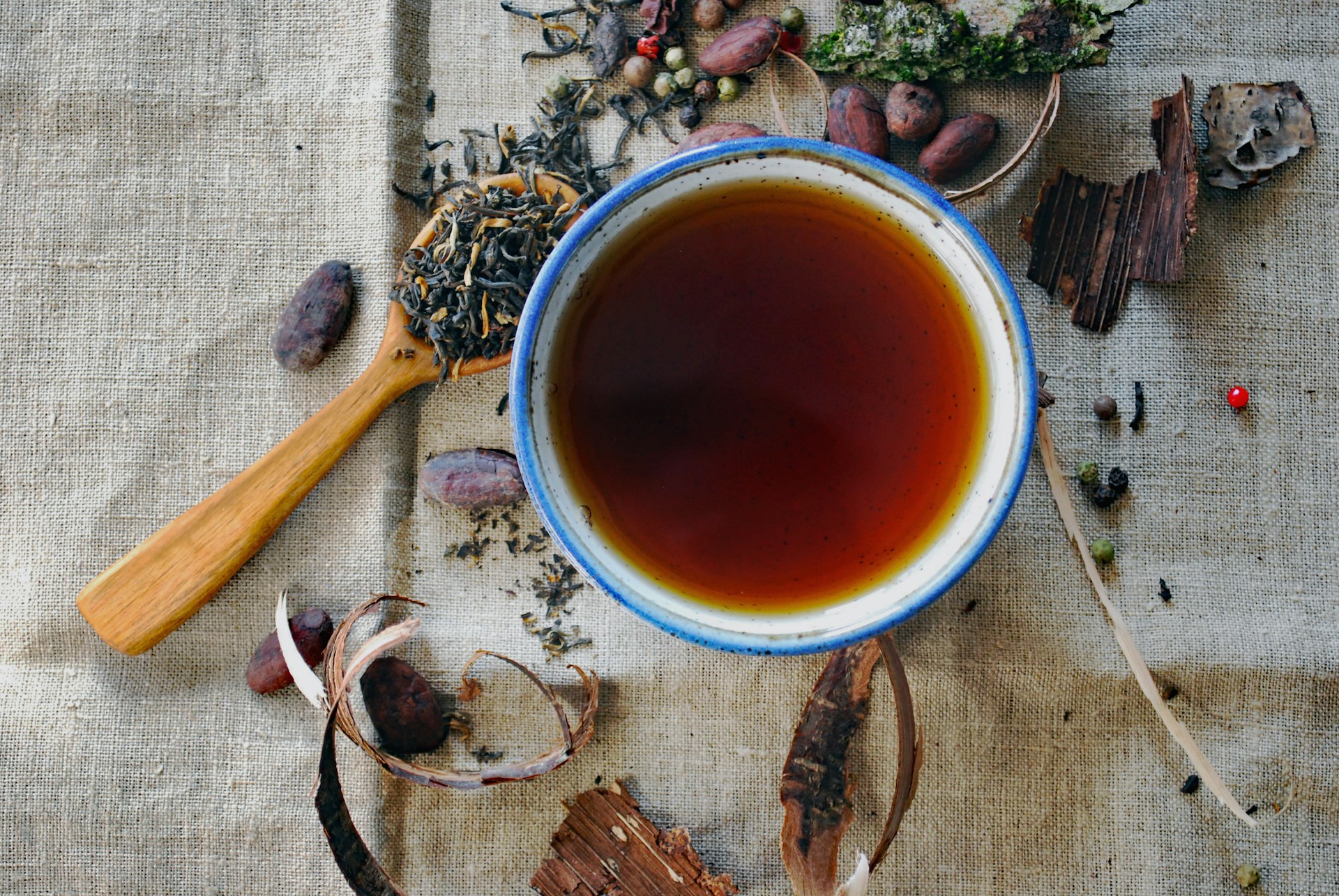 5 Herbal Remedies Using Teas, Oils, and Plants for Better Skincare